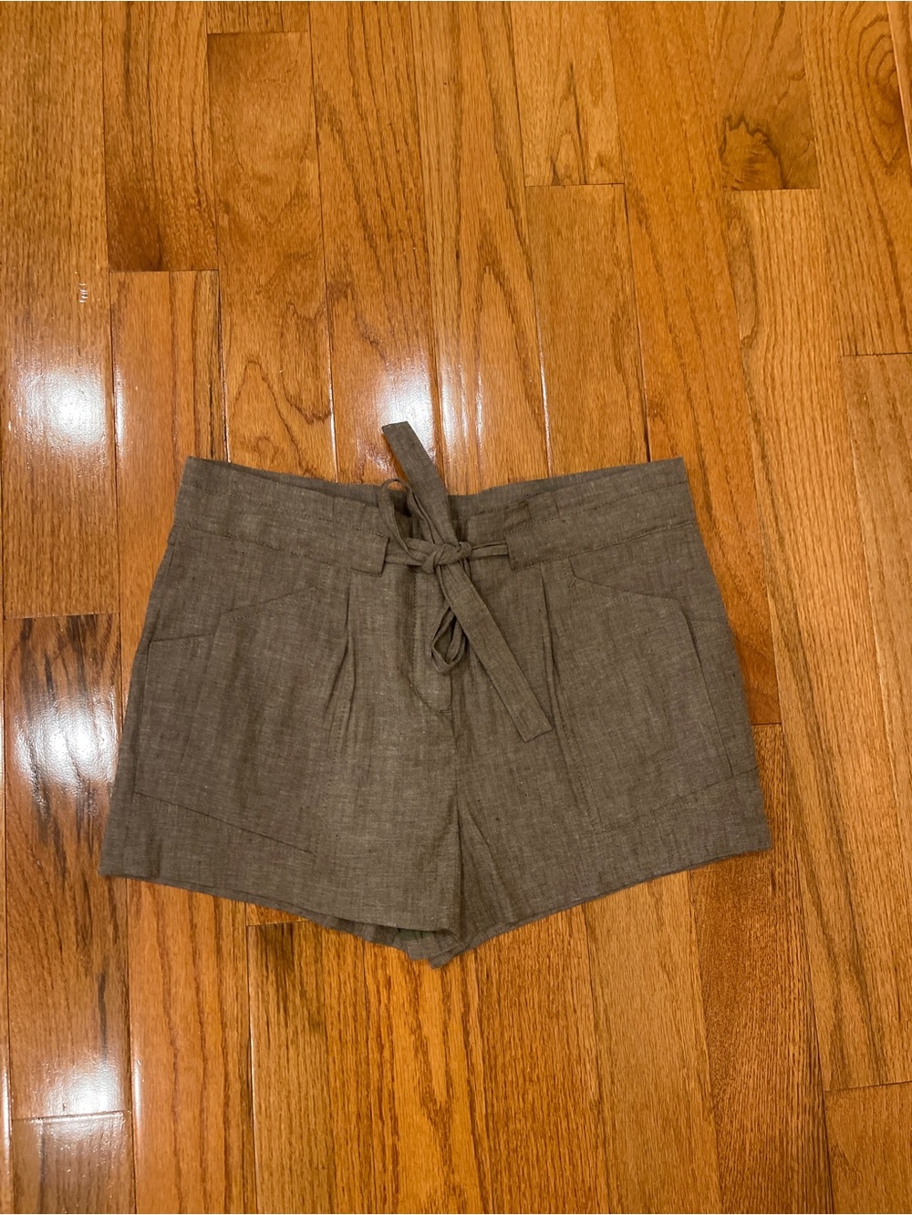 BCBG Maxazria Sabina Paper Bag Linen High-Waisted Tie Front Shorts Size 4 NWT